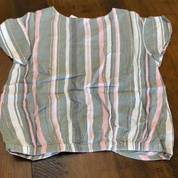 Flutter sleeve hem top - Picture 9 of 9